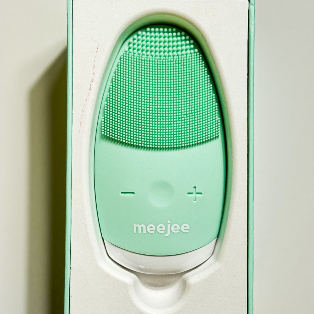 Meejee Facial Massager